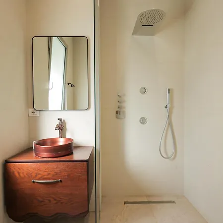Villa Pool And Retreat