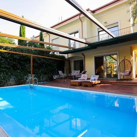 Pool And Retreat * Tirana