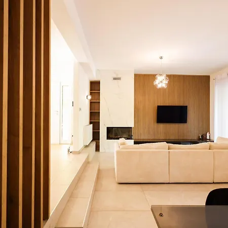 Villa Pool And Retreat