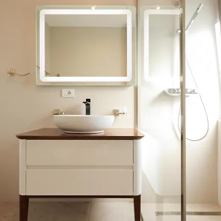 Villa Pool And Retreat
