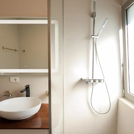 Villa Pool And Retreat Tirana