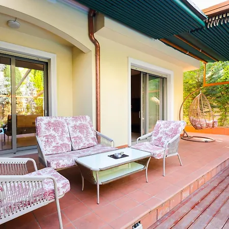 Villa Pool And Retreat *